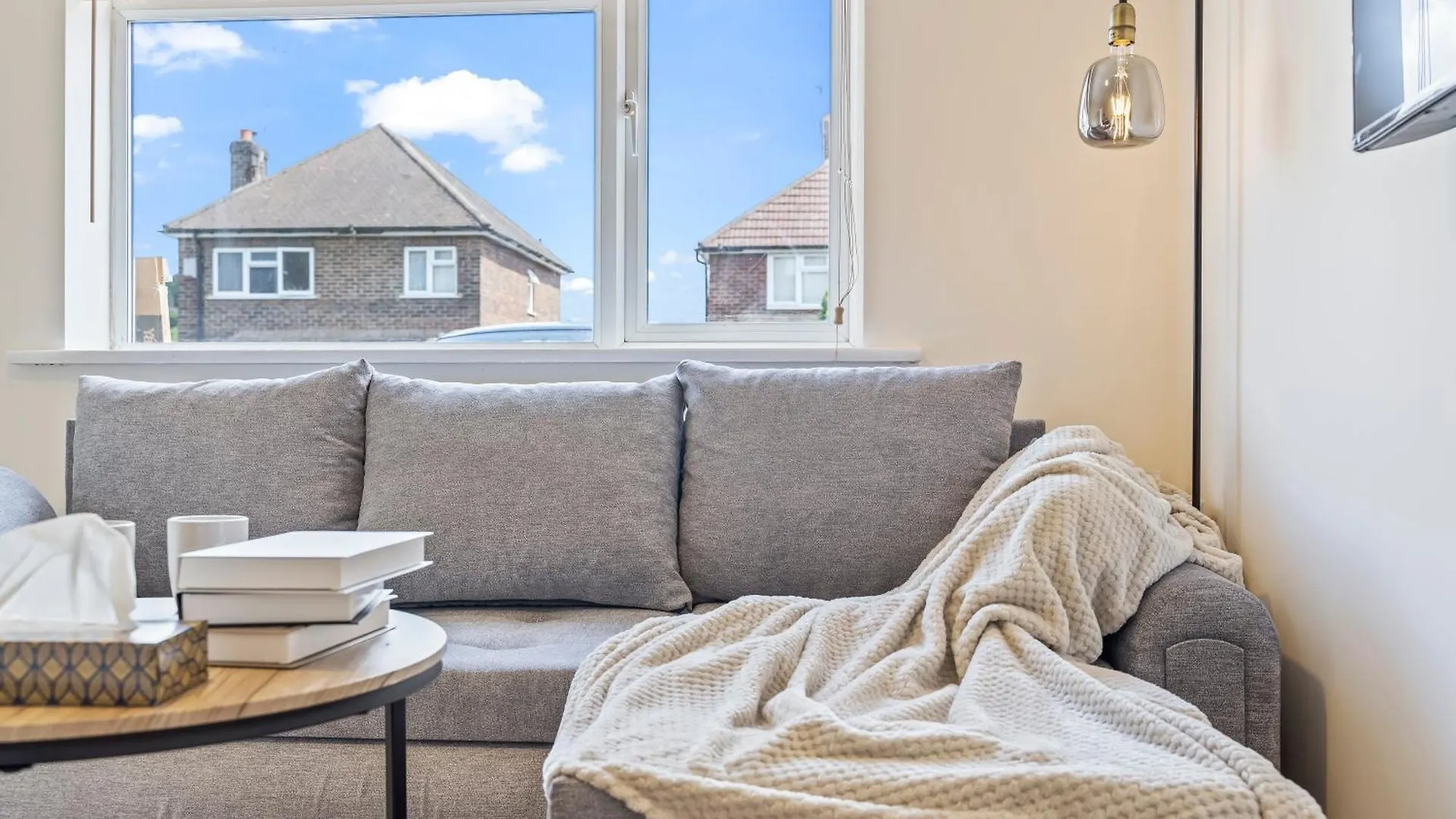 Lovely Flat Near Gatwick Airport Redhill  United Kingdom