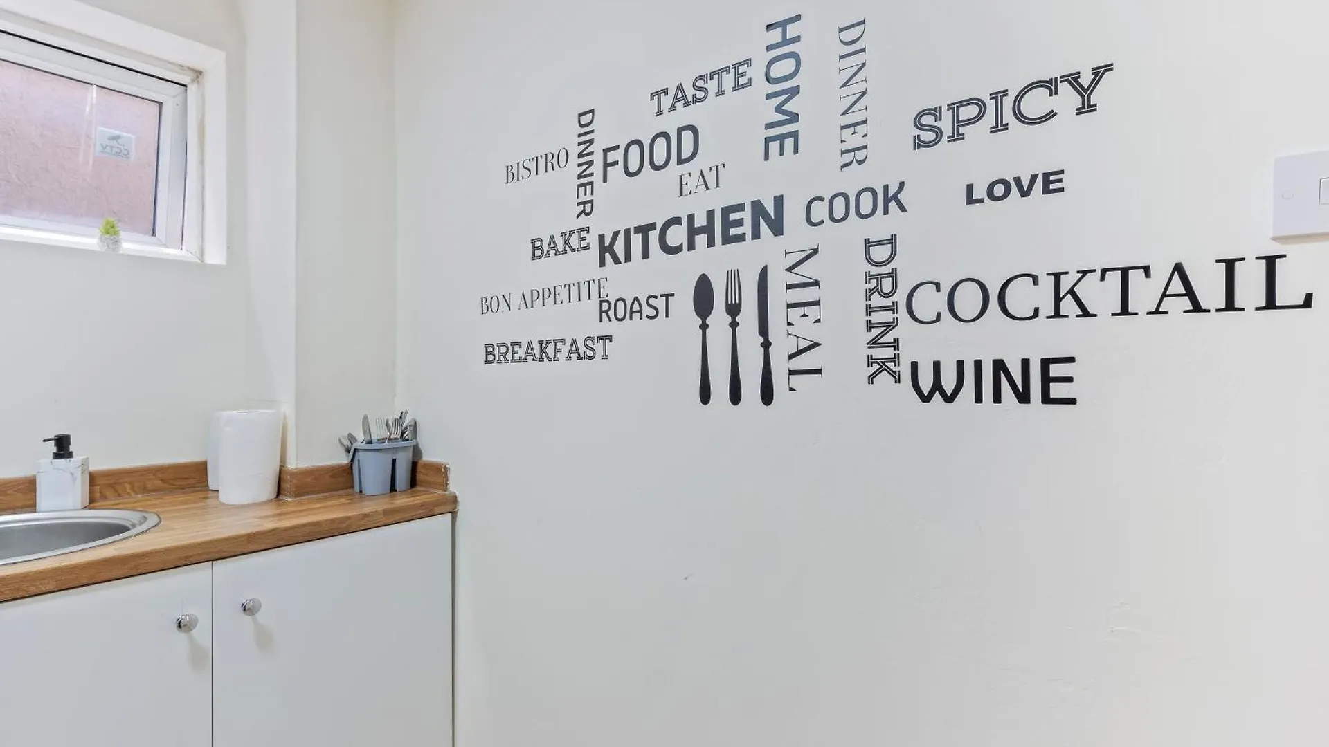 Lovely Flat Near Gatwick Airport Redhill  Apartment