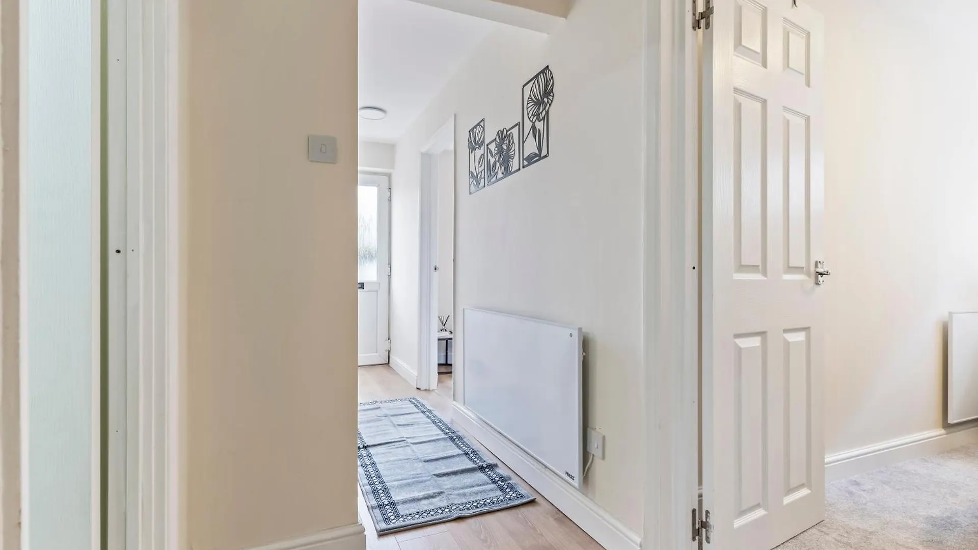 Lovely Flat Near Gatwick Airport Redhill  Apartment